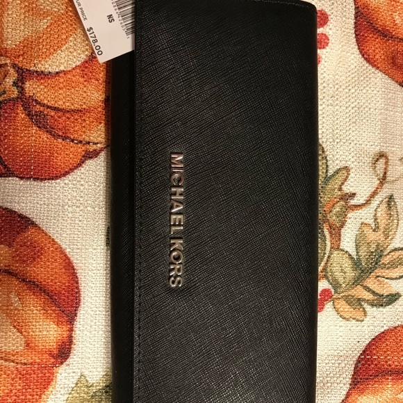 New Michael Kors Jet Set Carryall/Wallet.  New with tags.  Color is black. - Picture 4 of 4